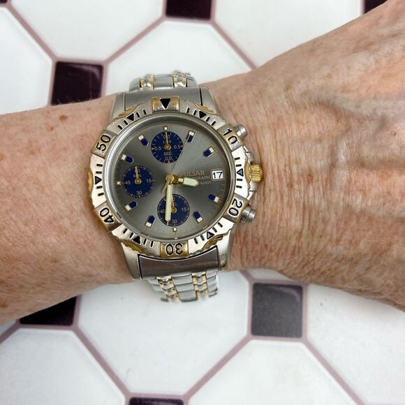 Vintage Pulsar by Seiko Two-Tone Three-Eye Men’s Unisex Chronograph Watch - Picture 9 of 17
